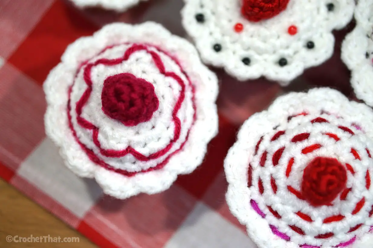 Free Crochet Sweetheart Cupcakes Pattern