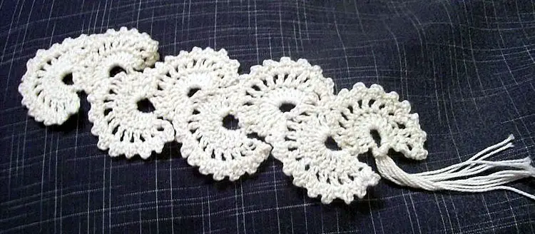 Free Crochet fan Bookmark Pattern