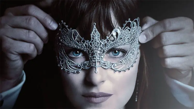 Make a Fifty Shades of Grey Crochet Mask