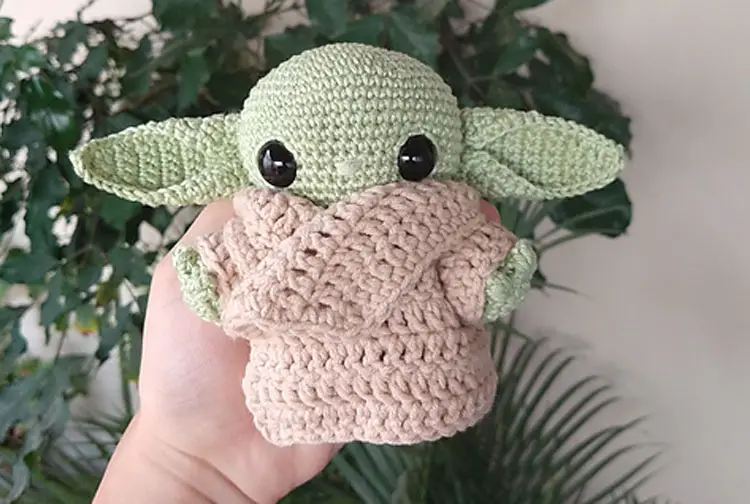 Large baby yoda online crochet pattern